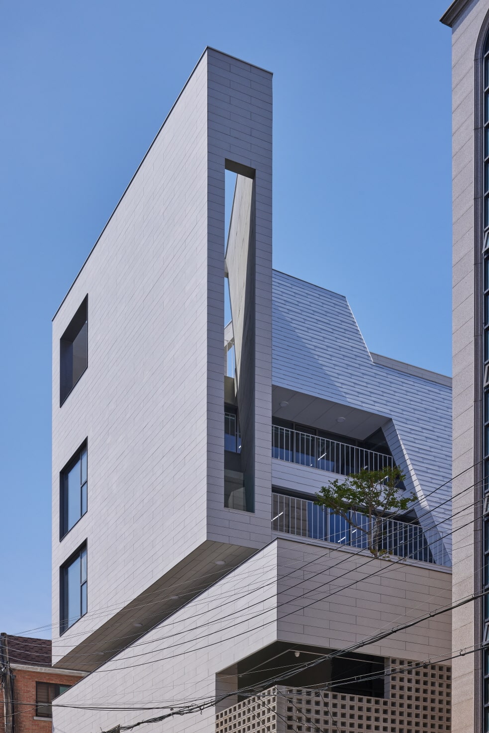 SPACE Daechi 95816 (2024 Beautiful Architecture Award)